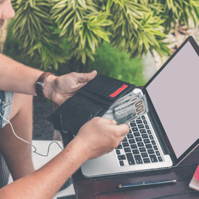 man getting cash working side hustles online