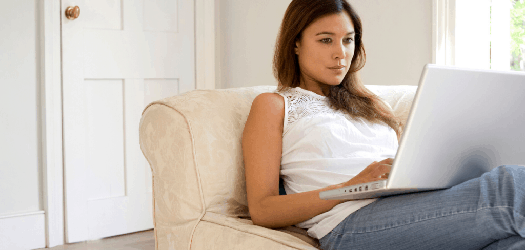 woman looking up collections on her credit report online