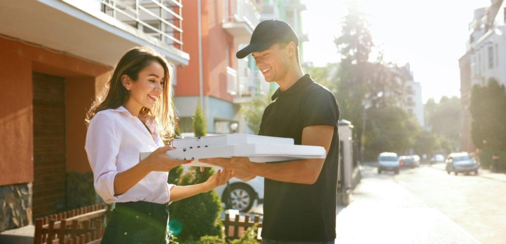 man delivering pizza to make an extra $500 this month