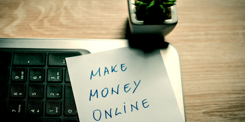 A post-it note laying on a computer that says "make money online" as a way to earn amazon gift cards. 
